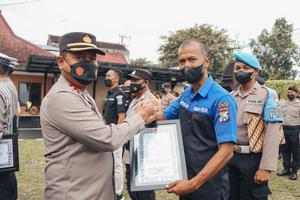 Berprestasi 20 Anggota Polres Blitar Kota Di Beri Penghargaan Blitar