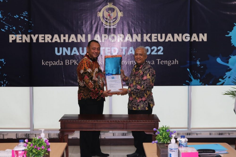 Pertama Se Jateng Pemkot Tegal Serahkan LKD Unaudited TA 2022 Ke BPK