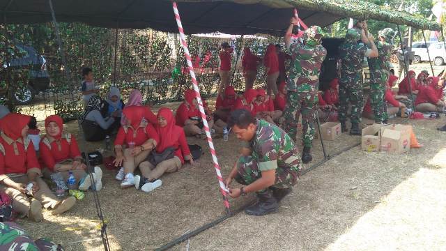  Tenda  Peleton TNI mulai di dirikan di lapangan  MITRATODAY