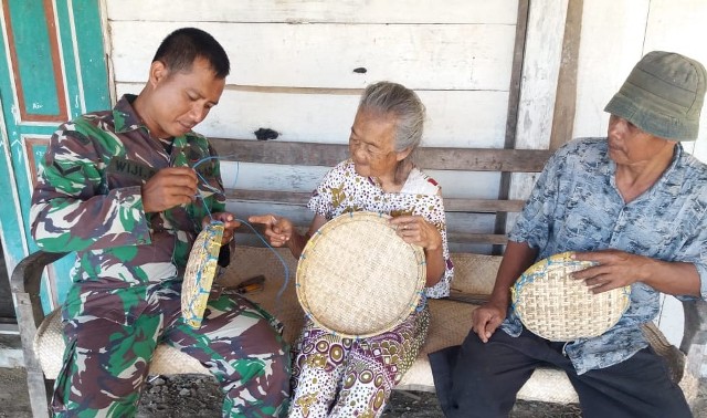 Mbah Konah Pengrajin Anyaman Bambu Warga Pasedan Jawa Tengah Mitratoday