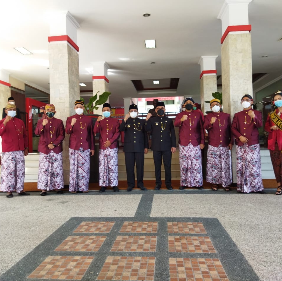 Walikota Blitar Santoso berfoto Saat HUT Kota Blitar ke 115