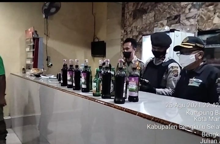 Satpol Pp Amankan 34 Orang Dan Puluhan Minuman Keras Jenis Soju Dan Anggur Merah Bengkulu 