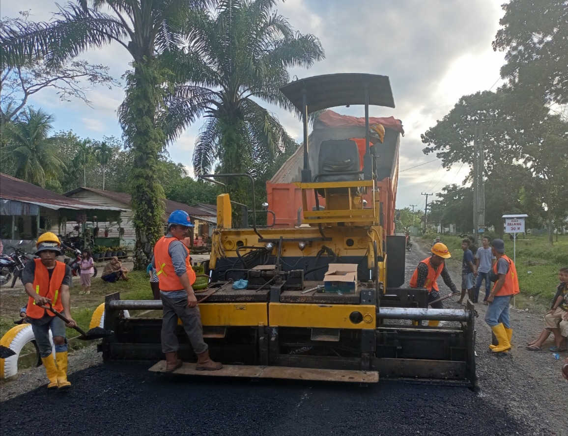 Melalui Dpupr Pemkab Asahan Genjot Pembangunan Insfrastruktur Jalan